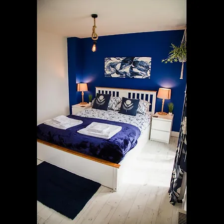 Sandy Feet Apartment *